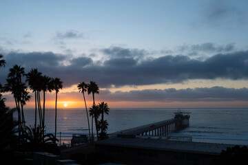 Fototapeta premium Silhouette of Scripps Pier in La Jolla, California at sunset