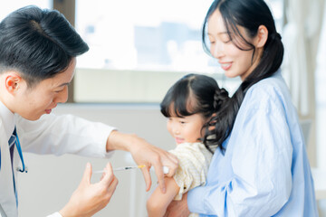 予防接種を受ける子供