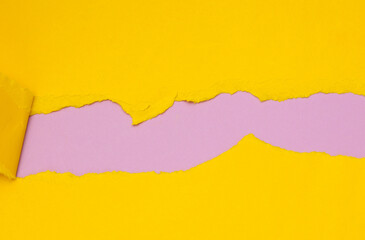 Obraz premium Torn yellow paper on a pink background. Design template.