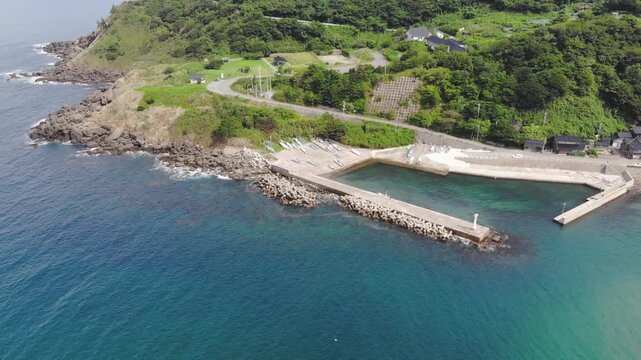 【4Kドローン空撮】震災前の石川県輪島市門前町・皆月海岸。海底隆起により干上がる前の港内全景と美しい海（2024年震災前の撮影アーカイブ）