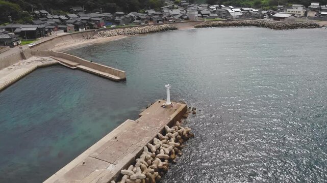 【4Kドローン空撮】震災前の石川県輪島市門前町・皆月海岸。隆起被害を受ける前の防波堤とテトラポッド周辺（2024年震災前の撮影アーカイブ）