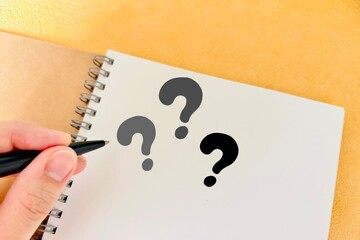 名ノートとクエスチョンマーク