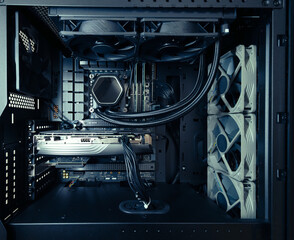 デスクトップパソコンの内部　テクノロジー