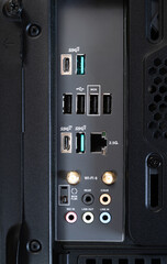 デスクトップパソコンの背面　テクノロジー
