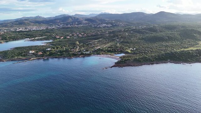survol de Porto Cervo en Sardaigne pr&egrave;s d'Olbia