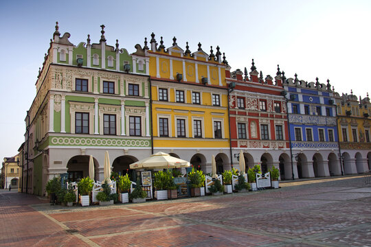  Zamość, Poland, 28, August, 2003. Zamosc city hall on Great Market Square, Lublin voivodship, Poland. Colorful Manneristic buildings of late Renaissance period.