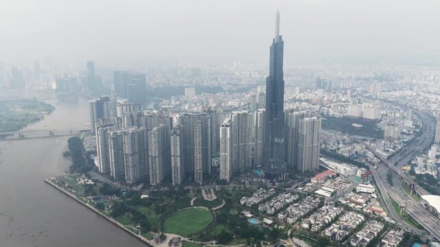 A panoramic view of the Landmark 81 residential area on the day of highest air pollution