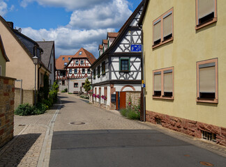 Obraz premium Historisches Ortsbild von Erlabrunn am Main, Landkreis Würzburg, Unterfranken, Franken, Bayern, Deutschland