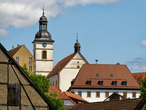Burg und Kirche in der Stadt Arnstein, Landkreis Main-Spessart, Unterfranken, Bayern, Deutschland