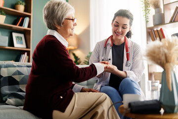 Obraz premium patient talking with a doctor