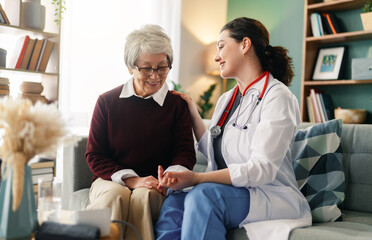 Obraz premium patient talking with a doctor