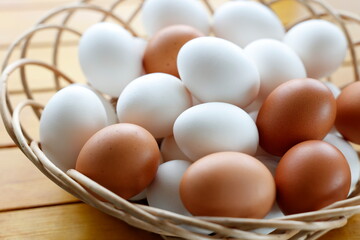 カゴに盛った生卵