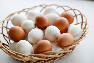 カゴに盛った生卵