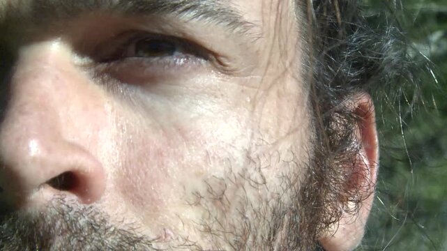 regard d'un oeil en gros plan