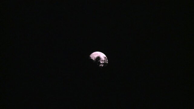 timelapse apparition de la lune pleine