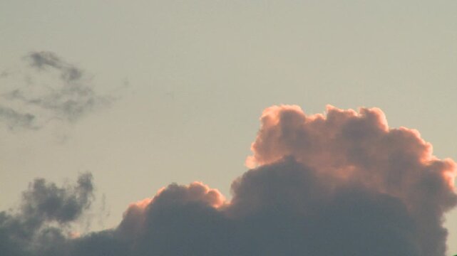 &eacute;volution nuage dans le ciel bleu
