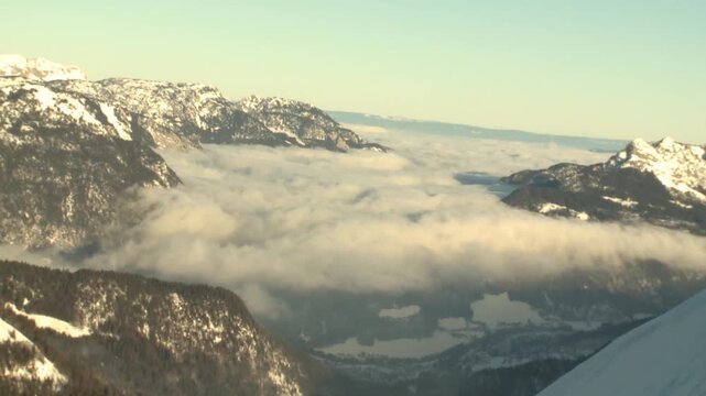 Timelapse mer de nuage dans la vall&eacute;e