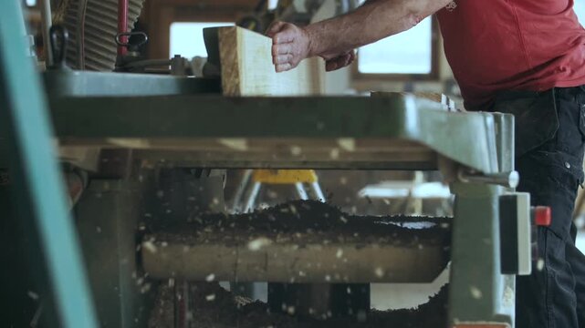 Usinage rabotage de planche en bois