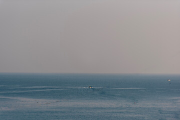 대양을 향하는 작은 배