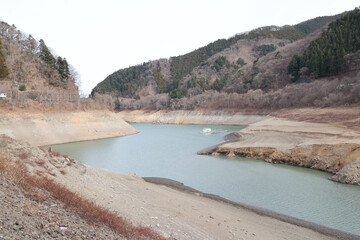 奥多摩湖（小河内貯水池）の水位低下の様子