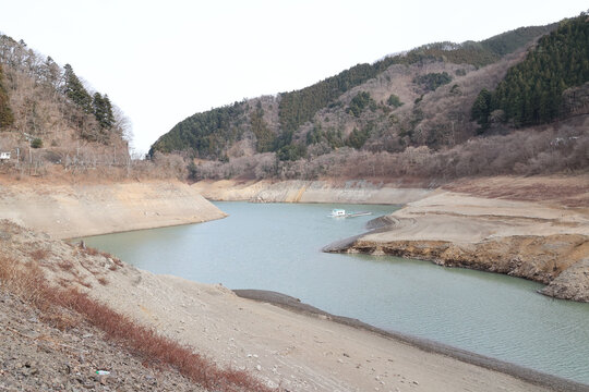 奥多摩湖（小河内貯水池）の水位低下の様子