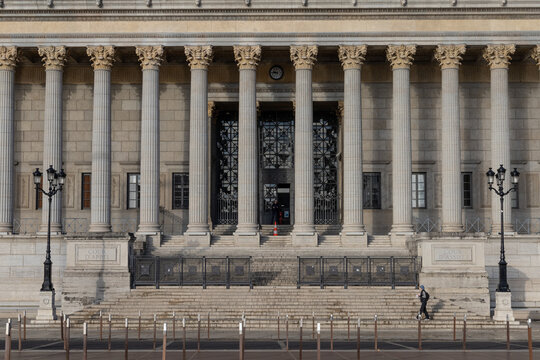 Le palais de justice historique de Lyon, situ&eacute; quai Romain-Rolland ,rive droite de la Sa&ocirc;ne, dans le 5e arrondissement de Lyon, en plein c&oelig;ur du Vieux Lyon, est class&eacute; monument historique
