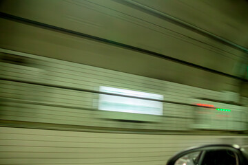 高速道路のトンネル内