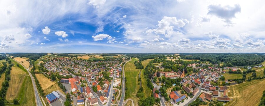 Ausblick von oben auf Bruckberg im mittelfr&auml;nkischen Kreis Ansbach in der Metropolregion N&uuml;rnberg