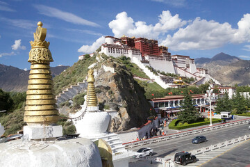 Potala Palace in Lhasa,Tibet, Cina. It was formerly the winter palace of Dalai Lamas