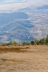 パラグライダーのテイクオフ場からの眺め