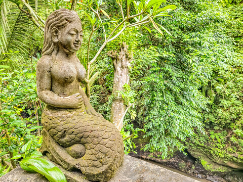 Statue of Murni's Warung, Ubud, Indonesia