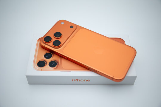 Phone Apple iPhone 17 Pro Max Orange unboxing isolated box
