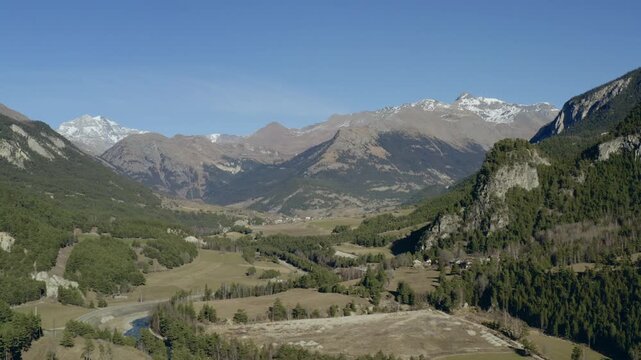 Drone Valll&eacute;e de montagne