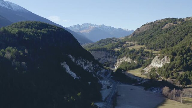 Drone Valll&eacute;e de montagne