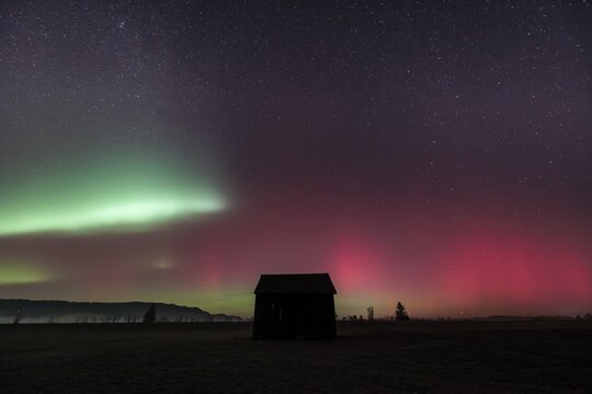 Northern lights, aurora borealis, solar storm, January 2026, red, green, hut, Loisach-Lake Kochel-Moore, Alpine foothills, Bavaria, Germany