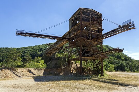 Conveyor system and sorting plant in the disused Vatter porphyry quarry, Dossenheim, Baden-W&uuml;rttemberg, Germany