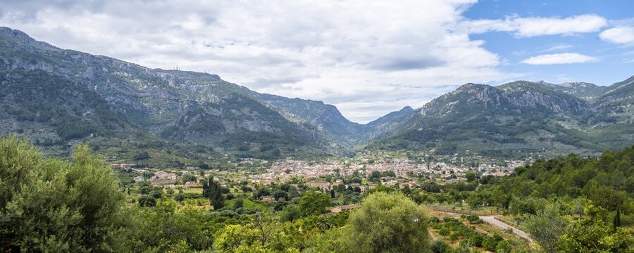 Panorama, mountain landscape with village Soller, hiking trail from Soller to Fornalutx, Serra de Tramuntana, Majorca, Balearic Islands, Spain
