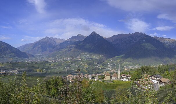View from the Schenner Waalweg to the village and church of St.Georgen, Schenna, South Tyrol, Italy