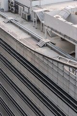 Obraz premium Rooftop mechanical systems and HVAC infrastructure on modern commercial building