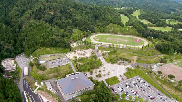 【4Kドローン映像】空から望むスポーツ公園 ― 緑と施設が調和する都市のアクティブ空間