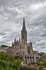 Obraz premium Cobh in county Cork, Ireland. Town skyline with famous church.