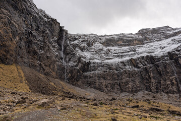 Fototapeta premium Great Waterfall of the Cirque de Garvarnie with snow in the mountains. Huates Pyrénées. France