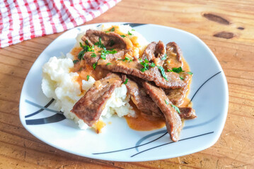Boeuf Stroganoff with mashed potatoes