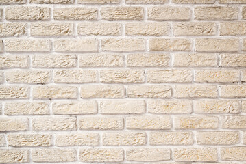 Obraz premium Light brick wall texture with horizontal masonry pattern and natural rough surface. Neutral beige background for design projects, websites, posters and presentations.