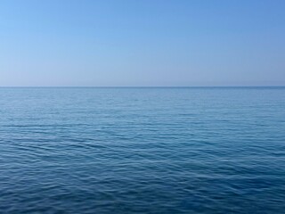 Naklejka premium Calm blue sea and clear sky.