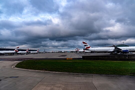 London, England, UK - January 25, 2026
- The outside of the departures area of London&rsquo;s Heathrow Airport in Terminal 5