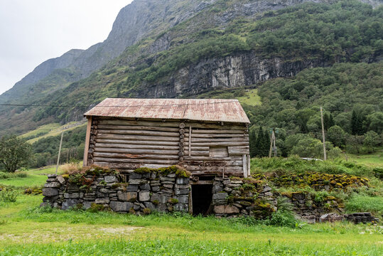 An old wooden barn with a stone fundament near Bakka at Naeroyfjord