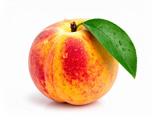 Frischer reifer Pfirsich mit Blatt auf wei&szlig;em Hintergrund
