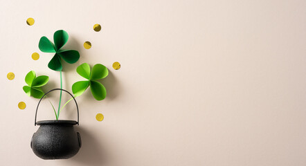 Obraz premium Vibrant green shamrocks rise from a small black cauldron, accented by gold coins. This festive image evokes luck, tradition, and holiday spirit, ideal for St. Patrick's Day cards promotions