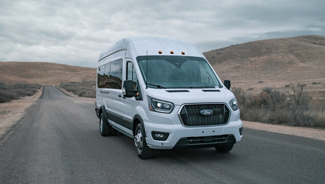 White Ford Transit XLT, 2026
